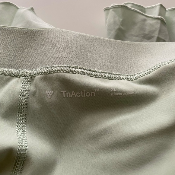 Aritzia TnAction TnaMOVE Tennis Mini Skirt With Built-In Shorts Green XL Preppy - Picture 7 of 12